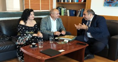 Ο Δήμος Ηρακλείου Αττικής έρχεται πιο κοντά με τον κυπριακό λαό – Συνάντηση δημάρχου και Κύπριου πρέσβη